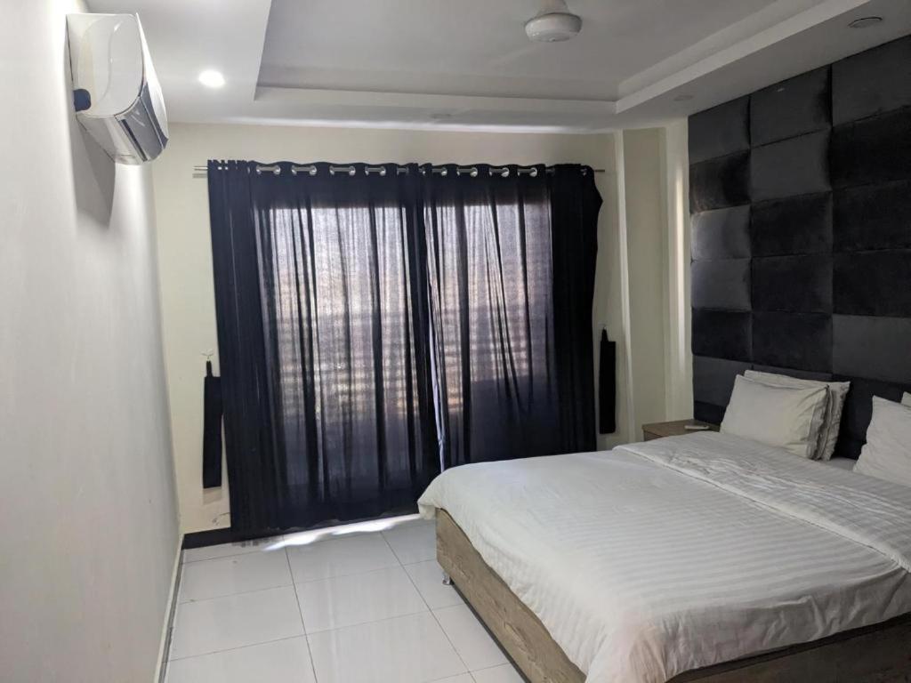 Lavish Hotel Rawalpindi Exterior foto